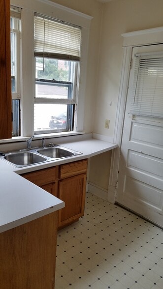 Building Photo - 532 W Wilson St