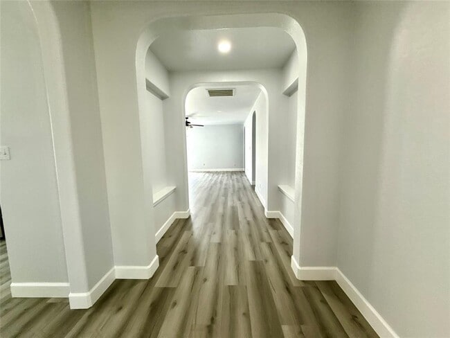 Building Photo - 1713 Bowerton Dr