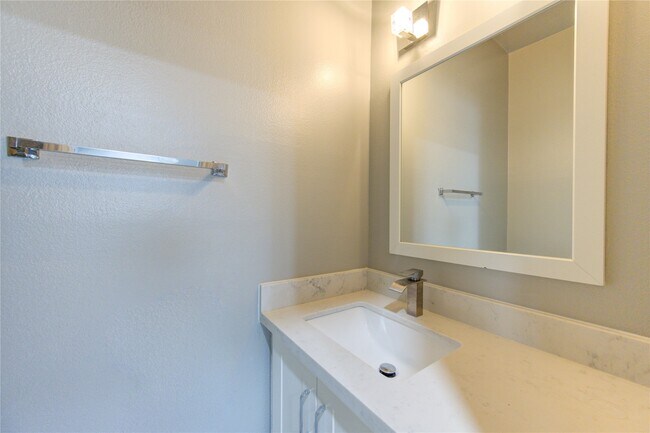 Building Photo - 3050 Holly Hall St