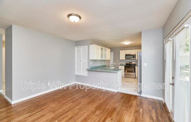 Building Photo - 1405 Willowbrook Dr