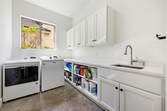 Building Photo - 64 Tiburon Dr