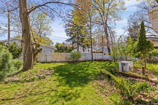 Building Photo - 130 Brooklawn Dr