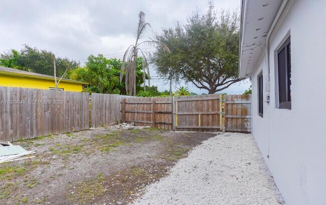 Building Photo - 13890 NW 5th Ave