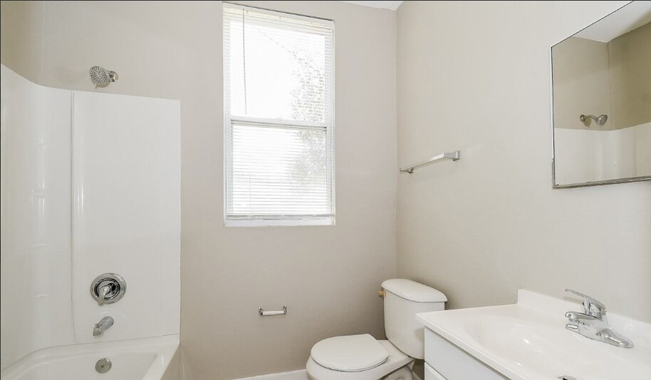 Building Photo - 9043 9th Ave