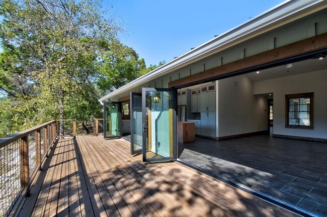 Building Photo - 108 Hub Dr