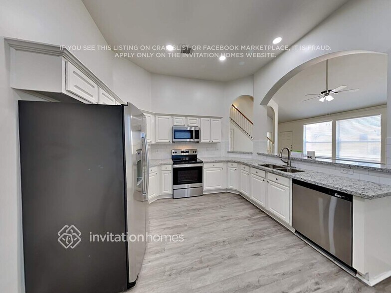 Building Photo - 907 Portsmouth Dr