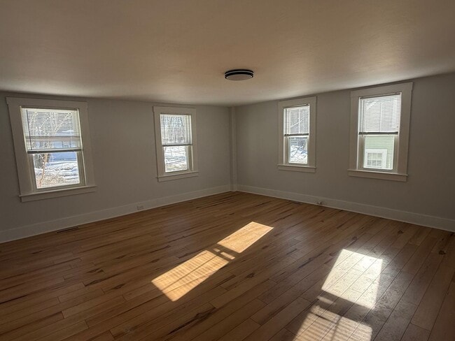 Building Photo - 623 S Main St