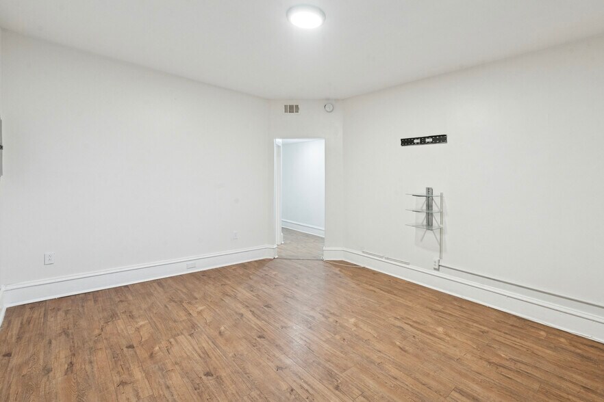 Building Photo - 6020 Catharine St