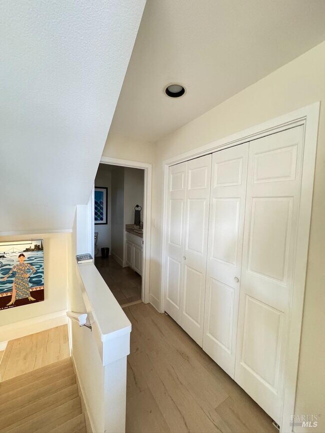 Building Photo - 67 Via Los Altos