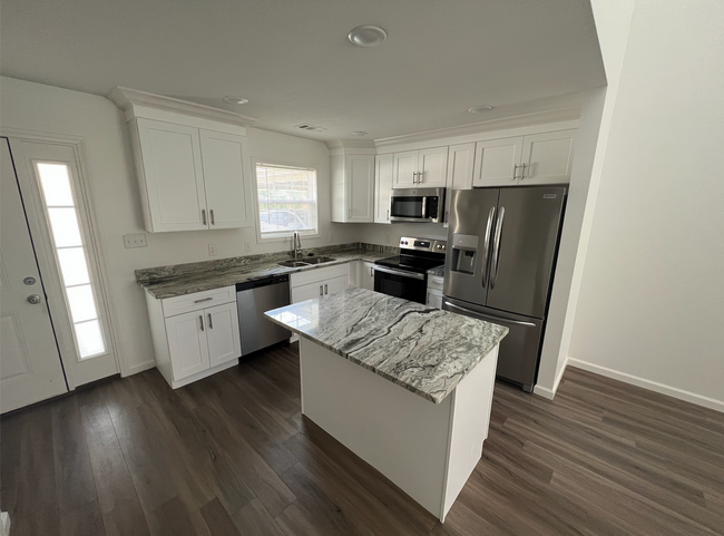 Building Photo - 4303 - 4710 Antosh Circle