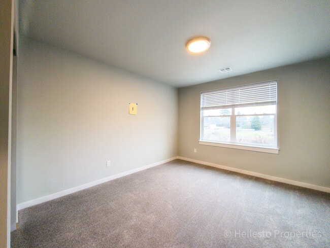 Building Photo - 2494 SW Coho St