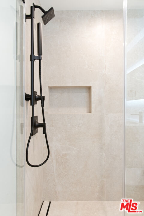 Building Photo - 8787 Shoreham Dr