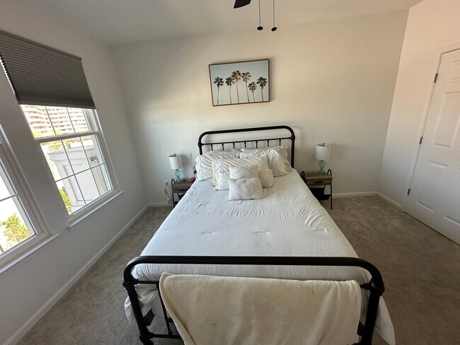 Building Photo - 2465 Army Navy Dr