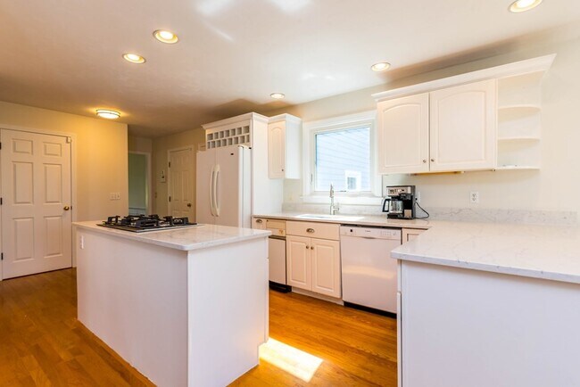 Building Photo - 24 Longshank Cir
