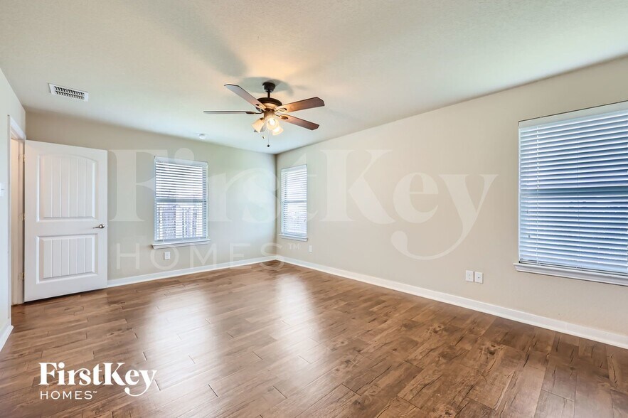 Building Photo - 3613 Cayman Dr