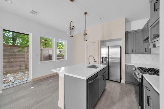 Building Photo - 9551 Neuens Rd