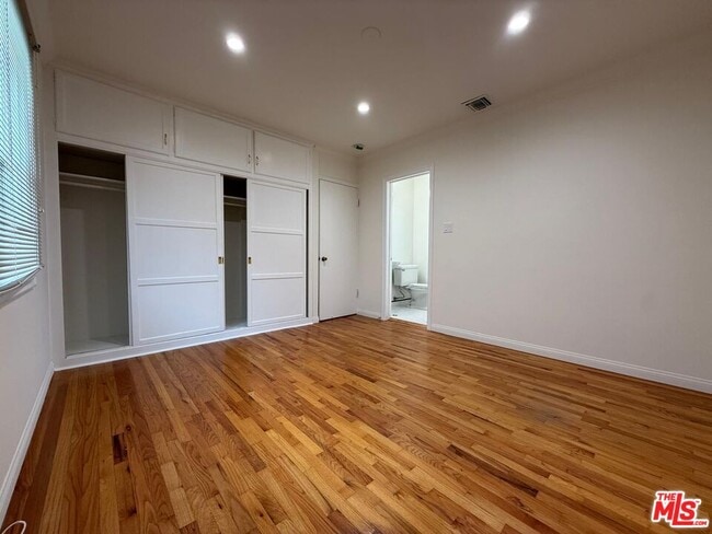 Building Photo - 1025 W Clark Ave