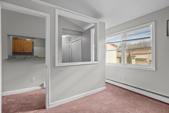 Building Photo - 18 Mason Ct