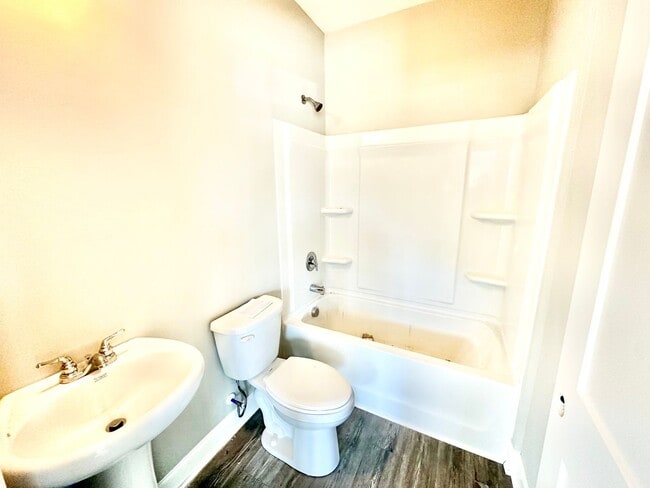 Building Photo - 416 S Confederate Ave