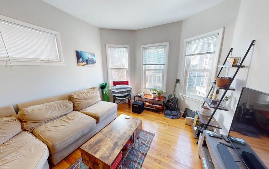 Primary Photo - 25 Tufts St