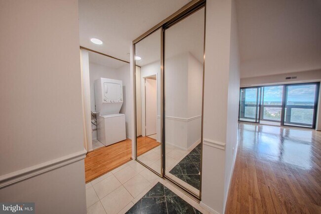 Building Photo - 8370 Greensboro Dr