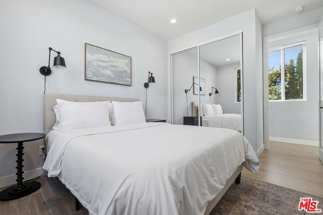 Building Photo - 5149 Fulton Ave