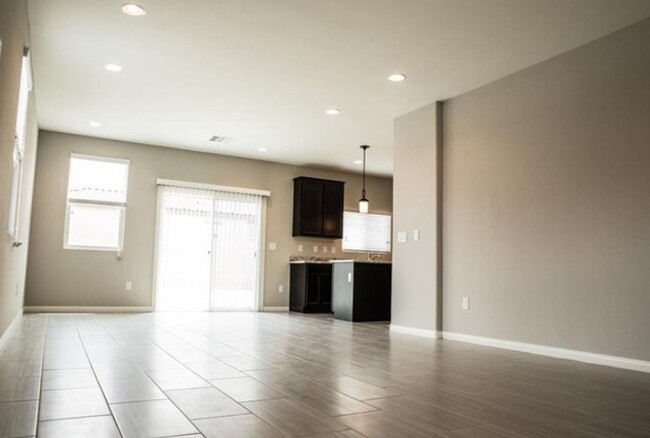 Building Photo - COMING SOON Beautiful 4 bedroom SW Area Ho...