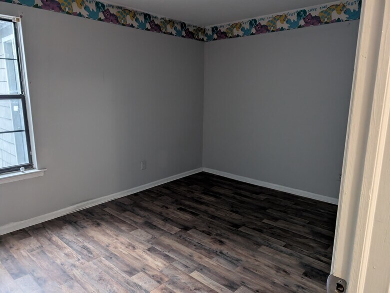 Second Bedroom Pix 1 - 2104 Woodbridge Commons Way