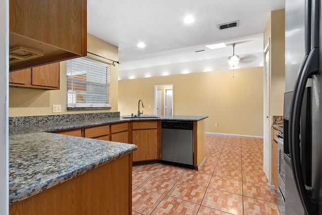 Building Photo - 1465 Eden Dr