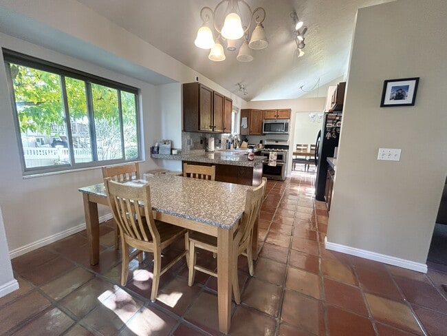 Building Photo - 1094 Gravel Hills Dr