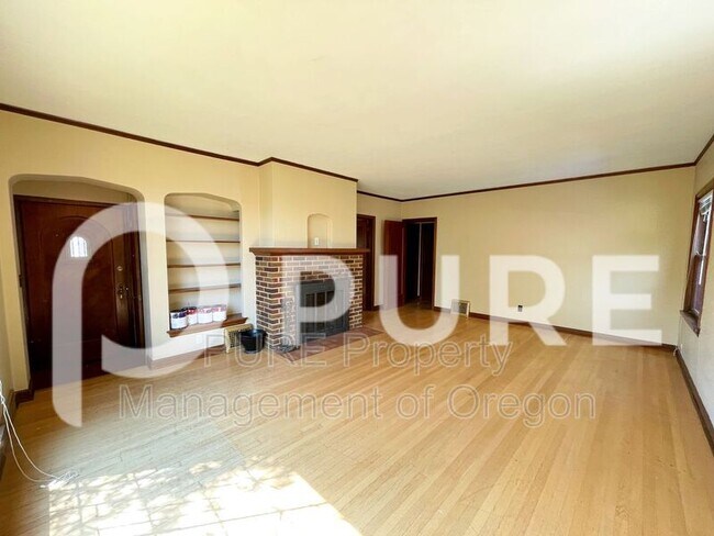 Building Photo - 6945 NE Sacramento St