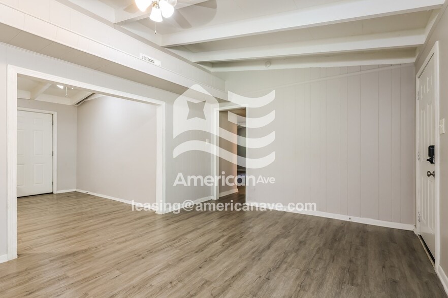 Building Photo - 2854 Revere St