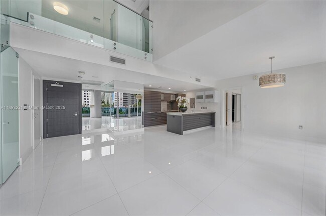 Primary Photo - 200 Biscayne Blvd Way