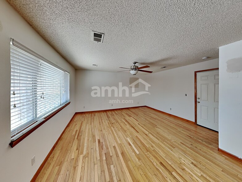 Building Photo - 4077 Ensenada St