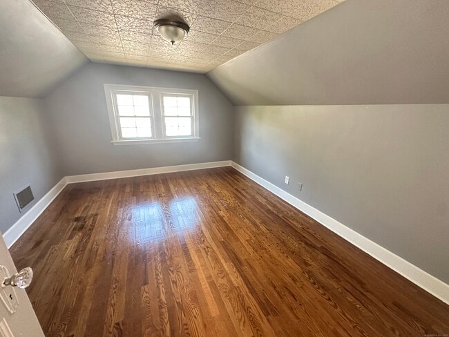 Building Photo - 18 Woodmont Rd