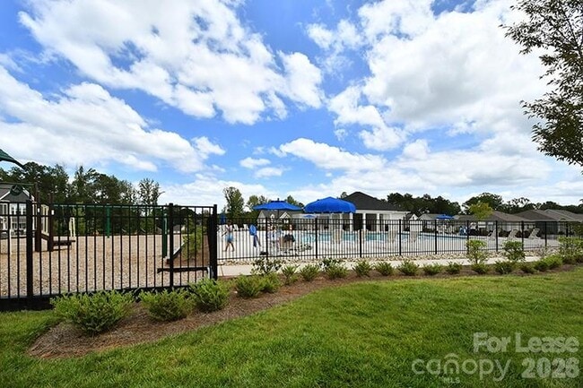 Building Photo - 6153 Sylvan Dr