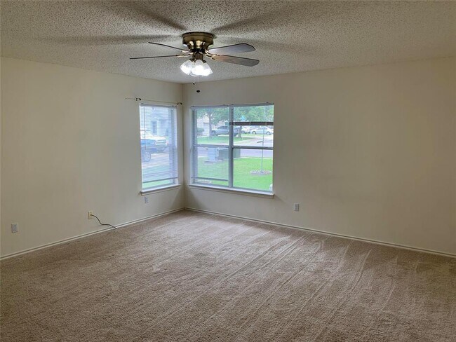 Building Photo - 1033 Silverstone Ln