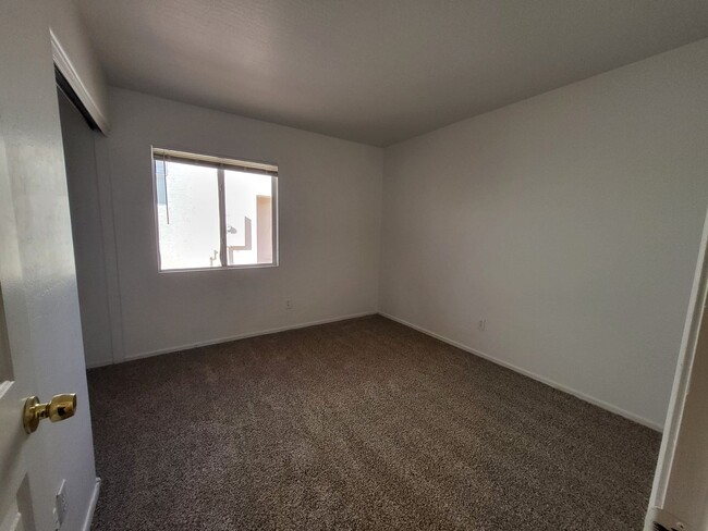 Building Photo - House For Rent In El Mirage