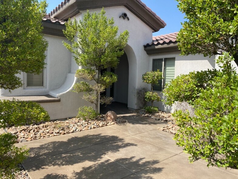 Building Photo - 43 Braelinn Dr