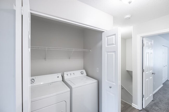 Building Photo - Stylish 2-Bedroom Condo Near OSU – Spaciou...