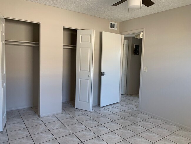 Building Photo - PENDING APPLICATION-2/1 Condo For Rent  in St. Cloud Next Near Excellent Schools