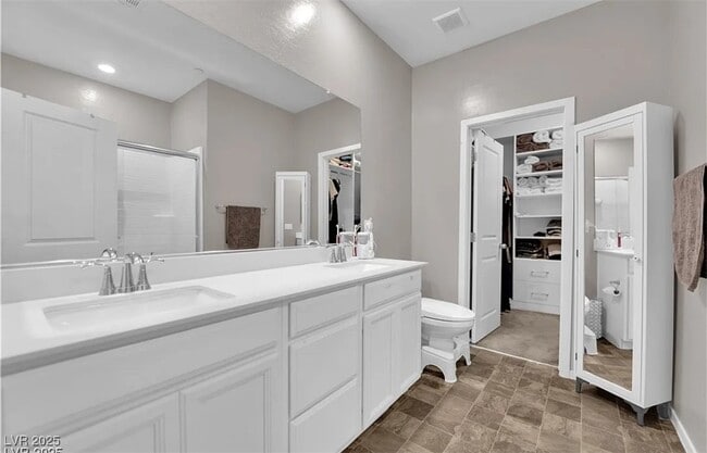 Building Photo - 2205 Ozzy Ave