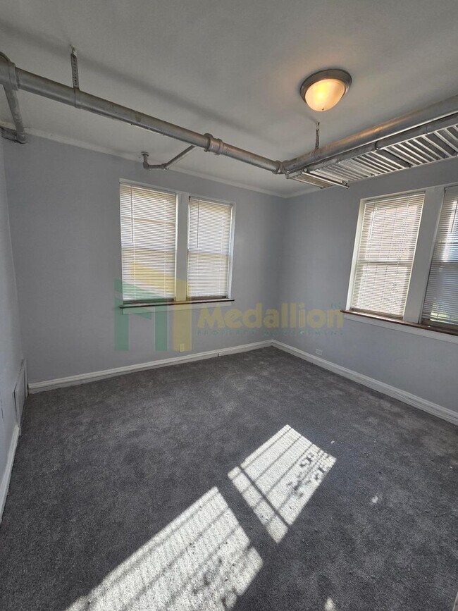 Building Photo - Bright & Spacious 2-Bedroom with Modern Up...
