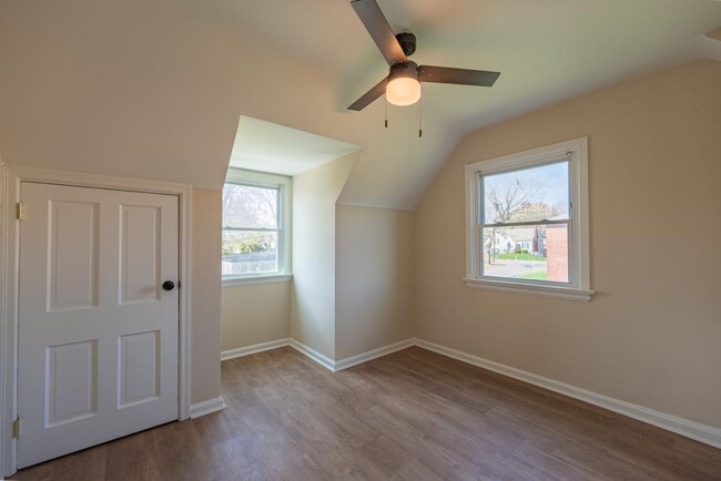 Building Photo - 6510 Hedge Ave