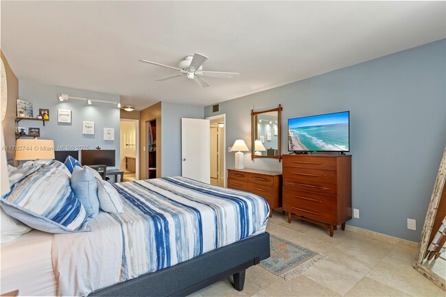 Building Photo - 3800 S Ocean Dr