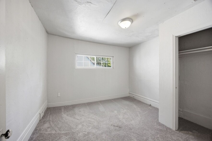 Building Photo - 3032 Merwyn Ave