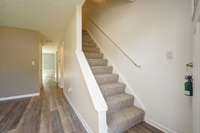 Building Photo - 203 Walker Dr