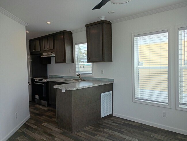 Building Photo - 34 Lily Dr