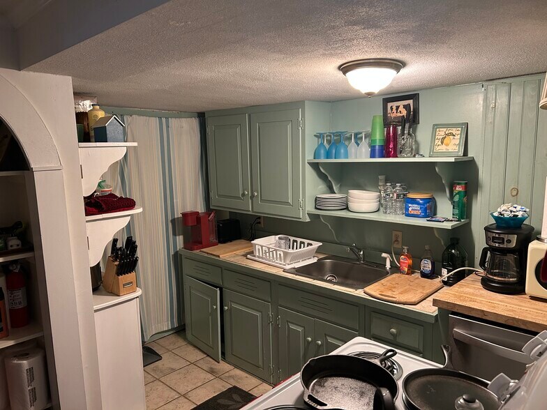 Building Photo - 1315 Mayhew Tpke