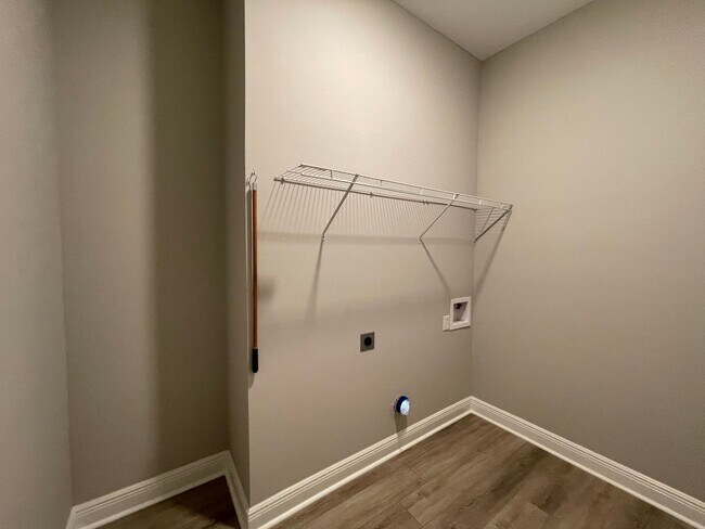 Building Photo - Modern 3BR + Office in Northwoods | Built 2022